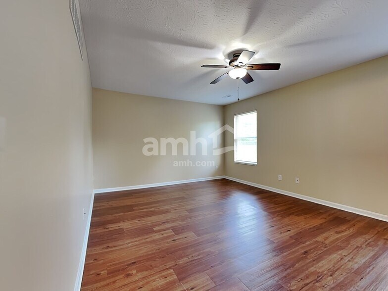 Building Photo - 132 Hitching Post Pl