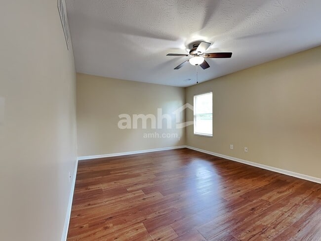 Building Photo - 132 Hitching Post Pl