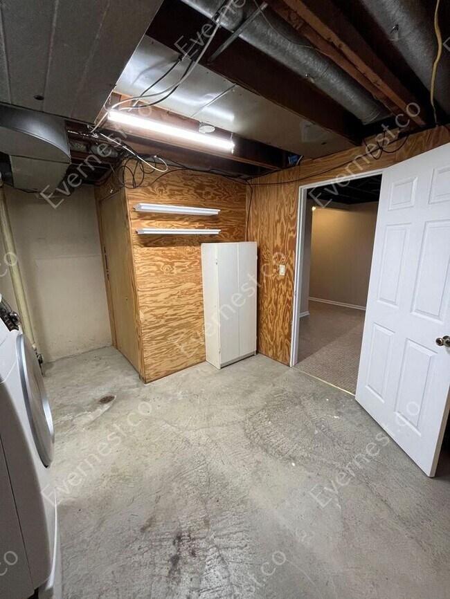Building Photo - Charming 3 bedroom in Madison Heights / Pe...