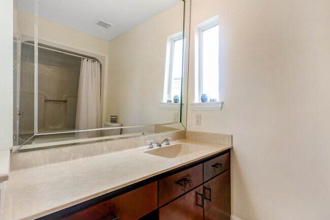 Building Photo - 53 Yacht Club Dr