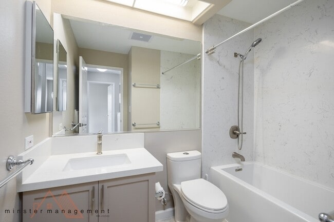 Building Photo - 7080 Hawaii Kai Dr