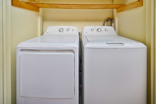 Building Photo - 240 Ashland Ave