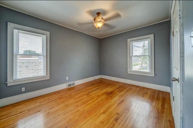 Building Photo - 27 E Milton Ave