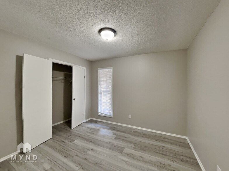 Building Photo - 5607 Maple Tree Dr