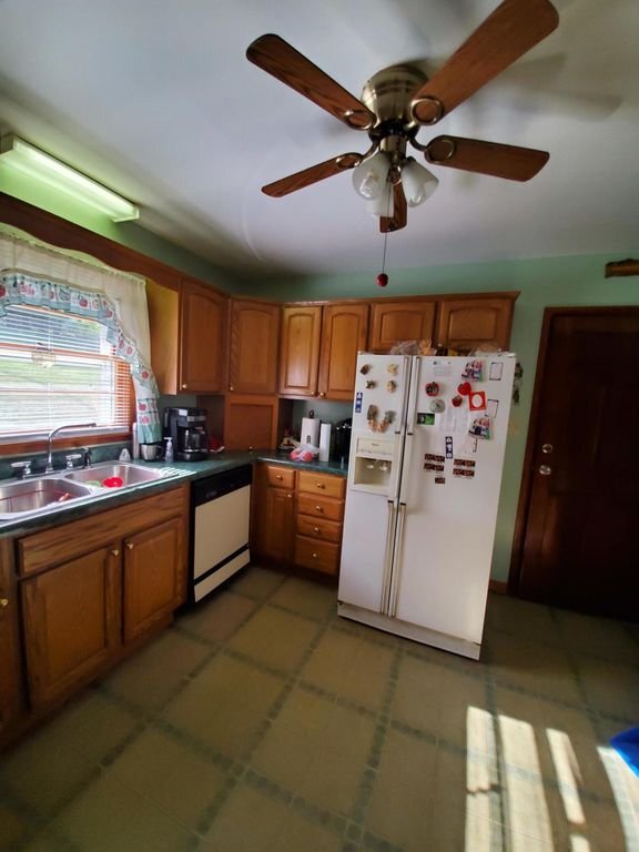 Shared Kitchen - 3909 Deerfield Rd