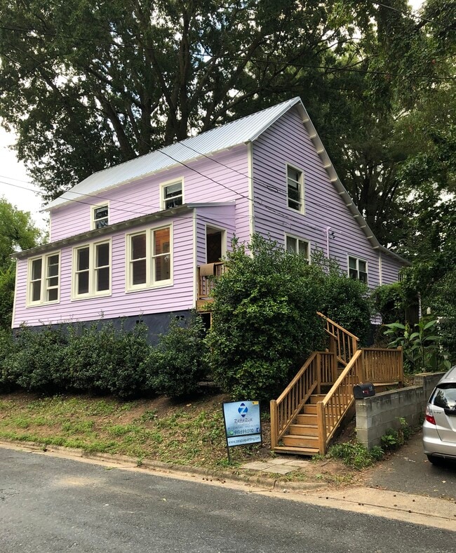 Building Photo - 910 Orient St