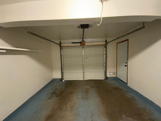 Building Photo - *Owner Broker* 2 Bedroom Townhome Availabl...