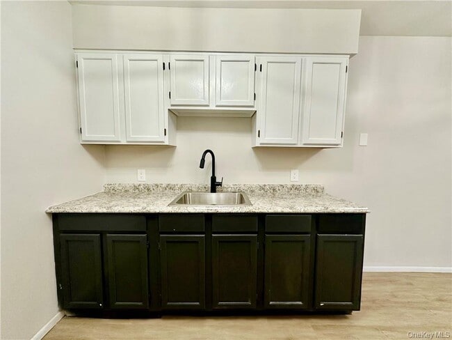 Building Photo - 13-19-19 Cole St