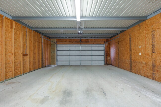 Building Photo - 11905 Algonquin Dr