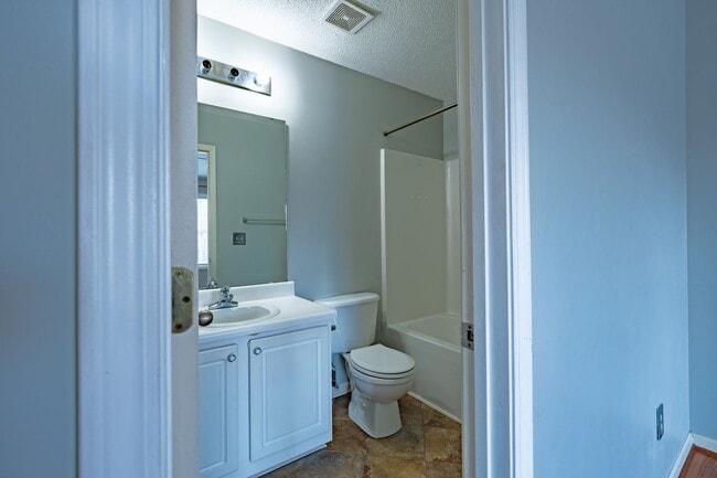 Building Photo - Private 2BR Townhome with Two En-Suite Bathrooms
