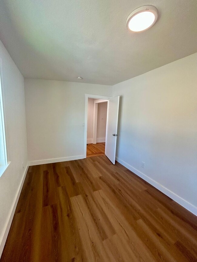 Building Photo - 710 Grove Way