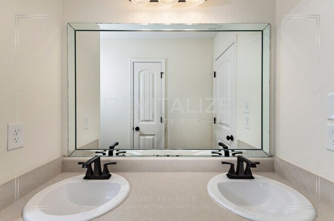 Building Photo - Elegant 4 Bed 3 Bath Cul-de-sac Home in Silverhill