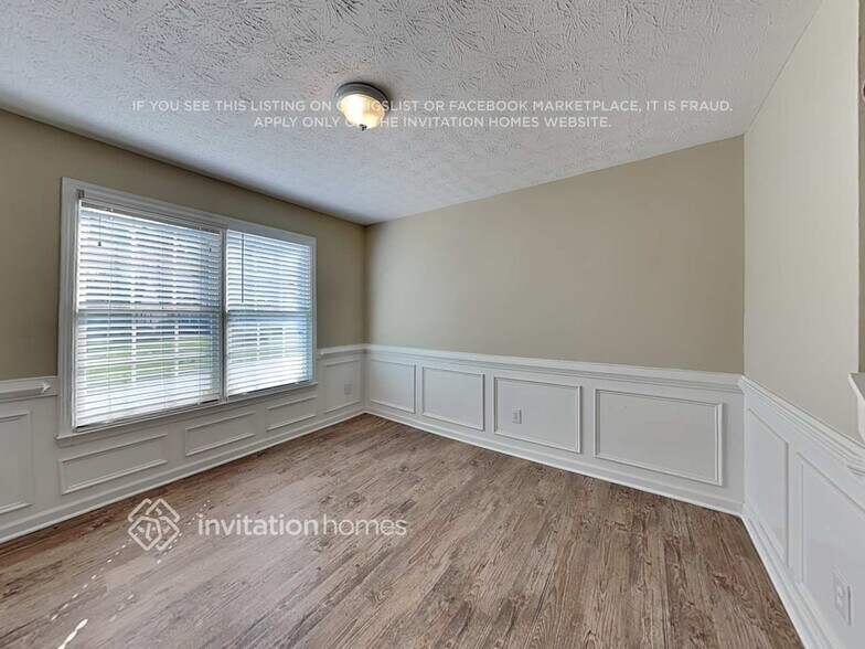 Building Photo - 3925 Riversong Dr NW