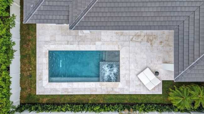 Building Photo - 2757 NE 34th St