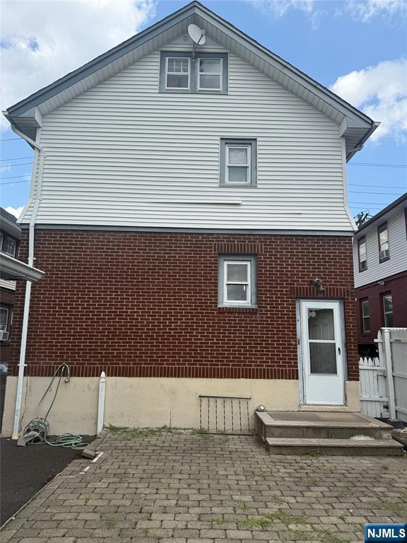 Building Photo - 15-44 Parmelee Ave-1-1