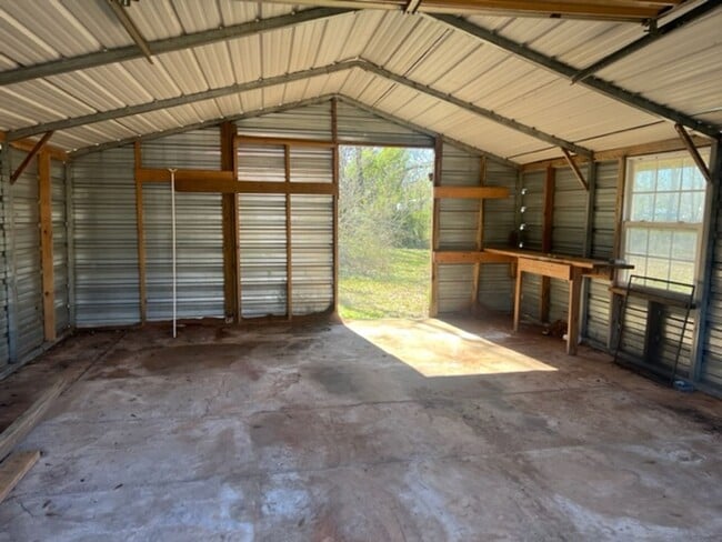 Building Photo - Brick home off Three Notch Road