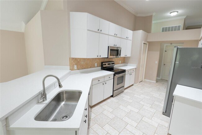 Building Photo - 16505 Lake Heather Dr