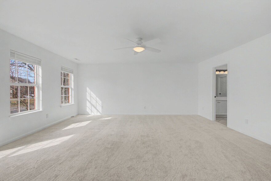 Building Photo - 2932 Burtonwood Dr