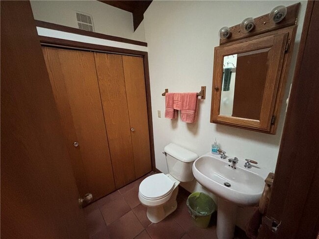 Building Photo - 278 Charlestown Beach Rd