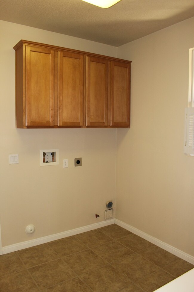 Building Photo - 14910 Via Messina Dr