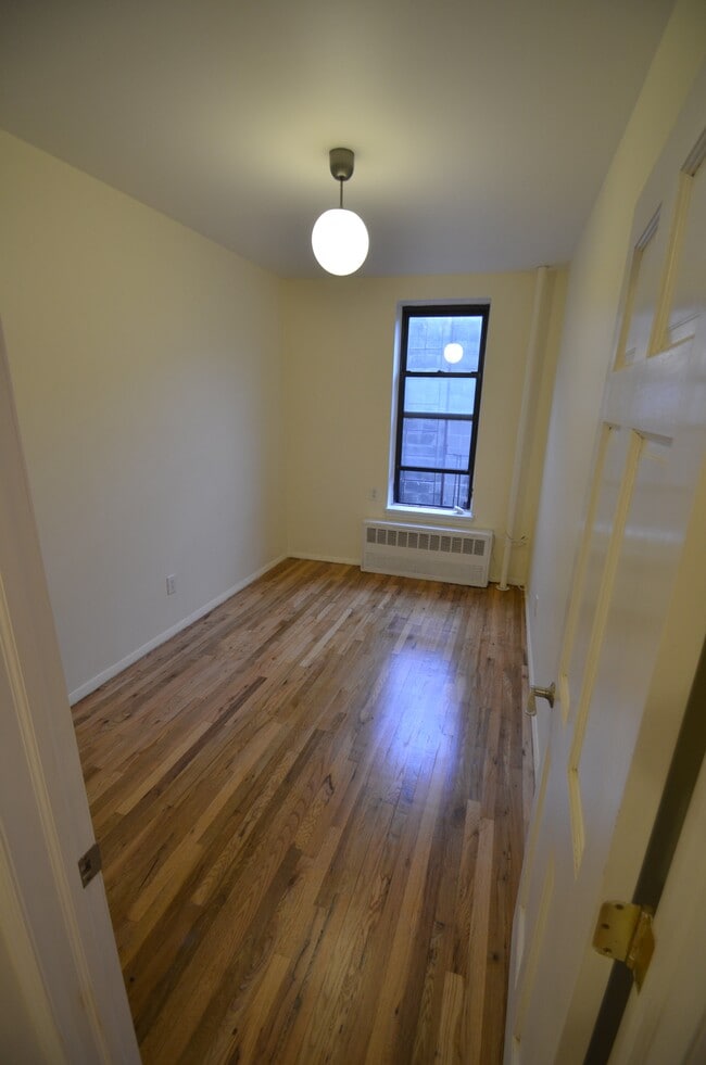 Building Photo - 662 4th Ave