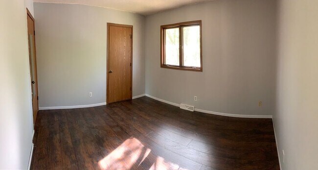 Building Photo - 315 Foxfire Dr