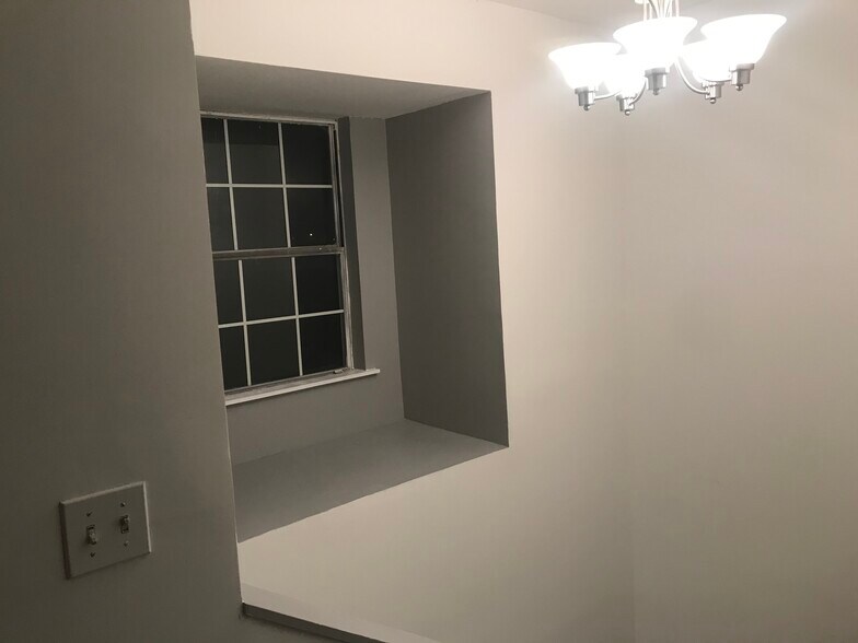 Building Photo - 1014 Kurze Ave