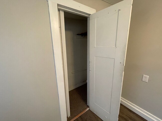 Building Photo - 3 bedroom 1 bath You will love coming Home