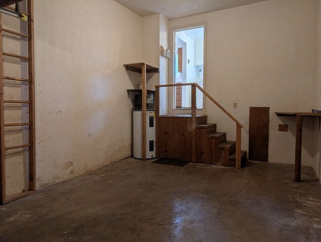 Building Photo - Great 2-Bedroom, 1.5 Bath Duplex in East Eugene!