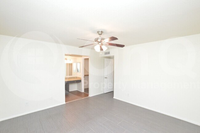 Building Photo - 2218 W Palomino Dr