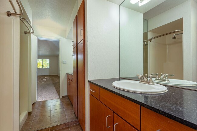 Building Photo - Light and Bright Second Level Condo Availa...
