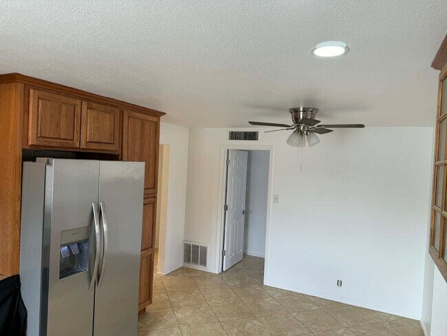 Building Photo - 7234 E Beverly Dr