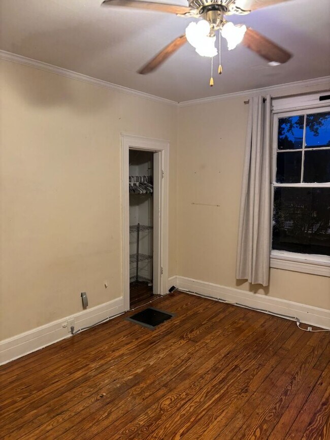 Building Photo - 915 Laurens St