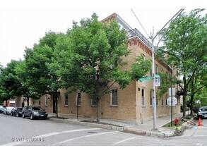 Building Photo - 900 N Paulina St