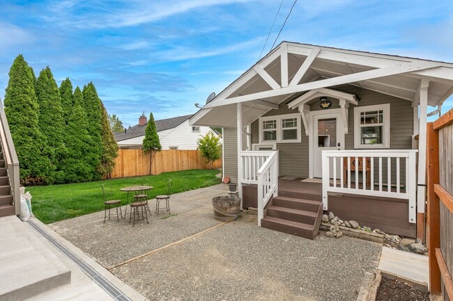 Building Photo - Beautiful Historic Multi Generational home in Heart of Snohomish