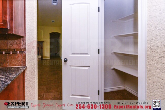 Building Photo - Spacious & Stylish 3-Bedroom Home for Rent...