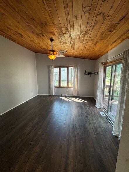 Building Photo - 2730 Aquarius Rd