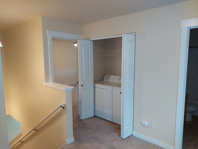 Building Photo - 2200 Greenview Cir