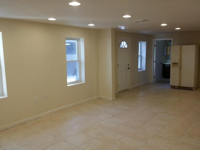 Building Photo - 244 N Water St