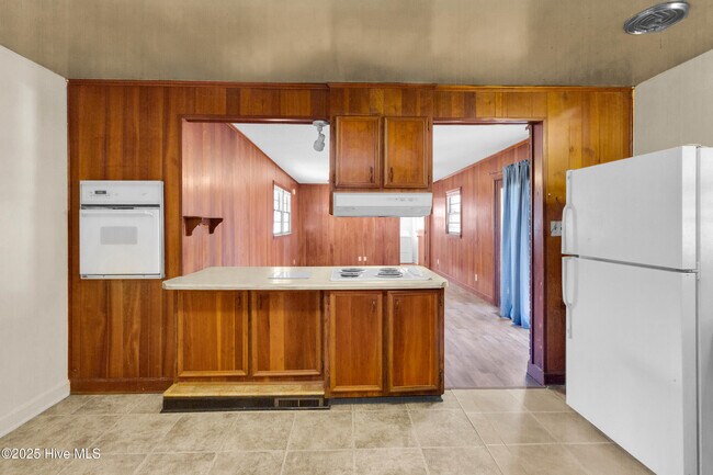 Building Photo - 2307 Woodland Ave