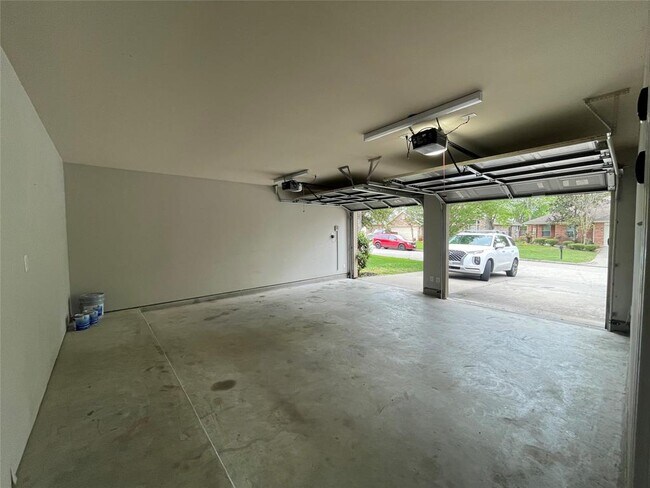 Building Photo - 13429 Raintree Dr