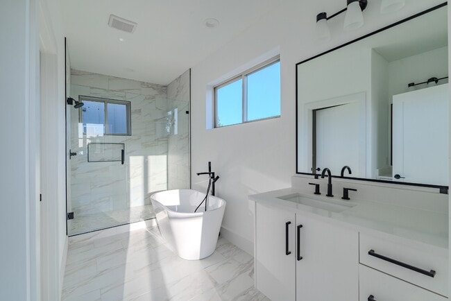 Building Photo - Rooftop Living Steps from Greenville Ave | 3BR/3.5BA Townhome