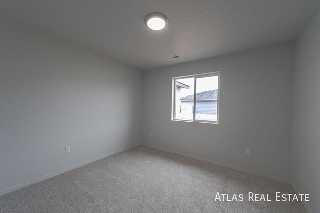 Building Photo - 13164 S Coquille River Ave