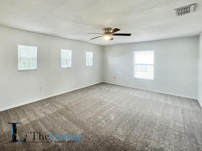 Building Photo - 613 Alfani St