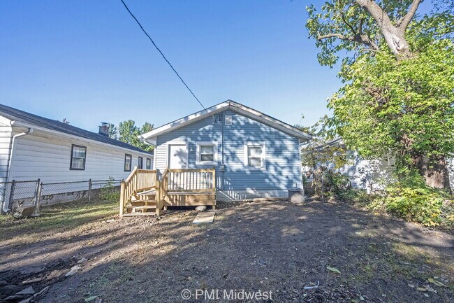Building Photo - "Charming 3-Bed, 2-Bath Home in Indianapol...