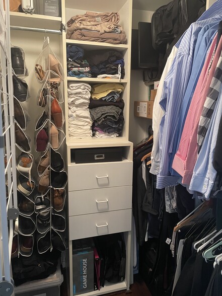 Walk-In Closet - 1530 Key Blvd