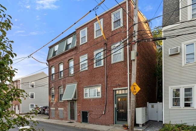 Building Photo - 83 Bolton St