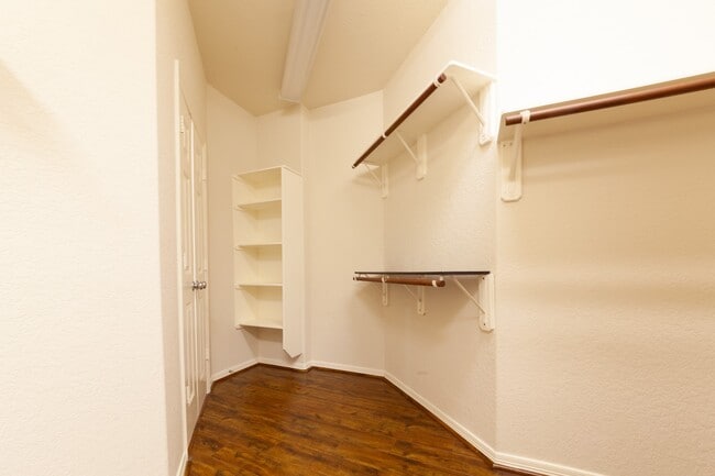 Building Photo - 3206 Holly Thicket Dr