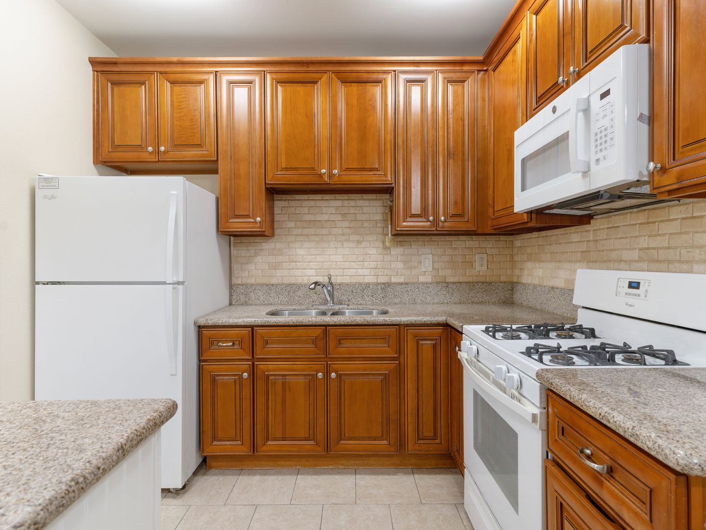 Building Photo - 1324 N Peterson Ave