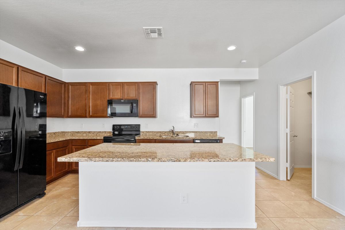 Building Photo - 15821 W Mauna Loa Ln
